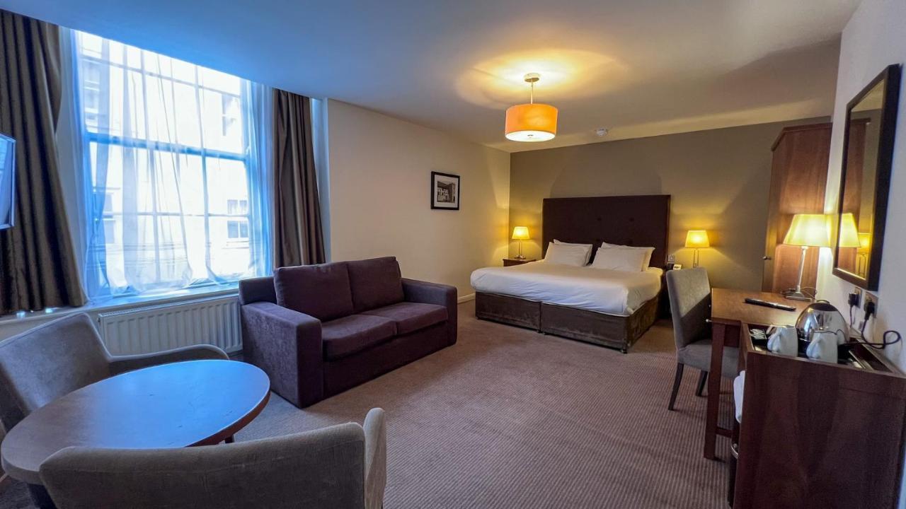 Mercure Centre Dolphin Hotel 4*